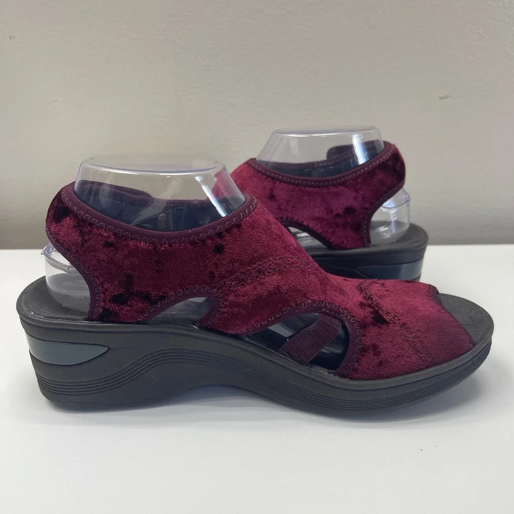 Bzees Drama Sandals Womens 9.5 Burgundy Velvet Wedge Comfort Walking Shoes